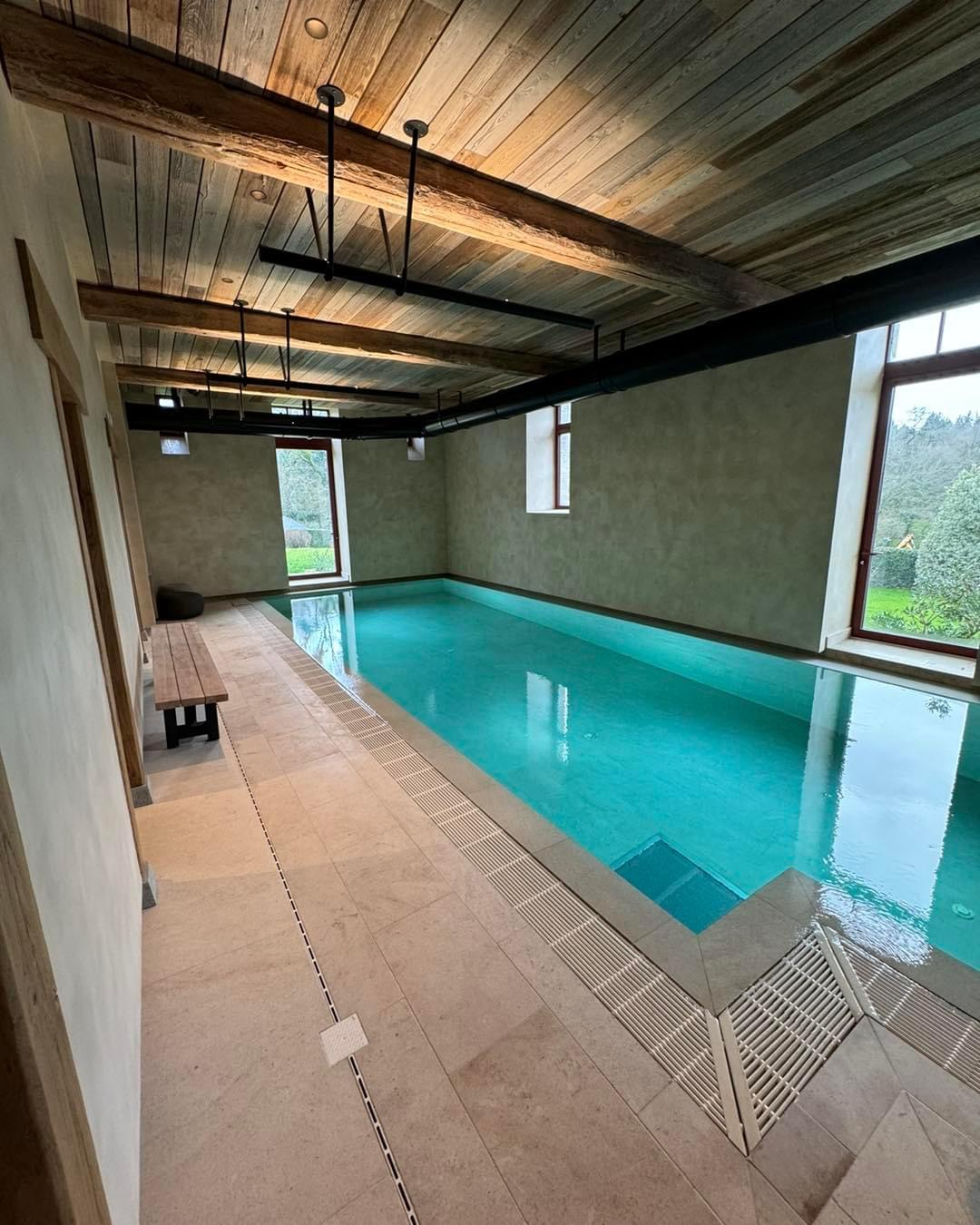 Piscine interieure du Spa - realisation An Oriant Sols